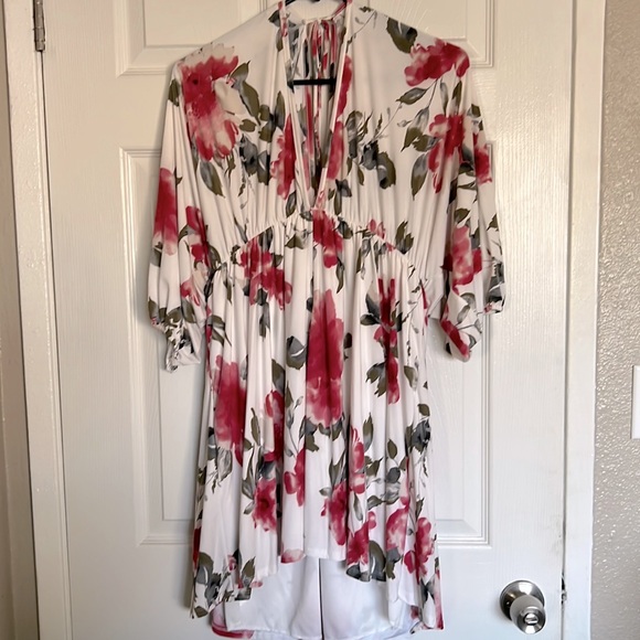 white birch Dresses & Skirts - Pretty NWOT flower pattern dress